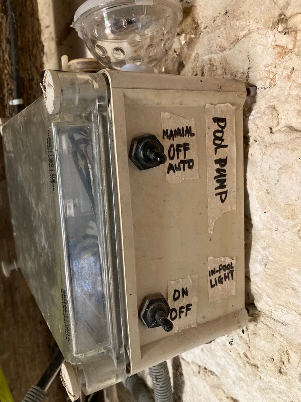 Pool pump switch: Auto